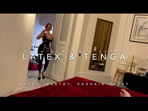 ❤️ Ngoanana e monyane ea nang le hlooho e khubelu ea apereng seaparo sa latex se kentsoeng ke ntate oa bobeli ho st.assistirhentai.ru ❤